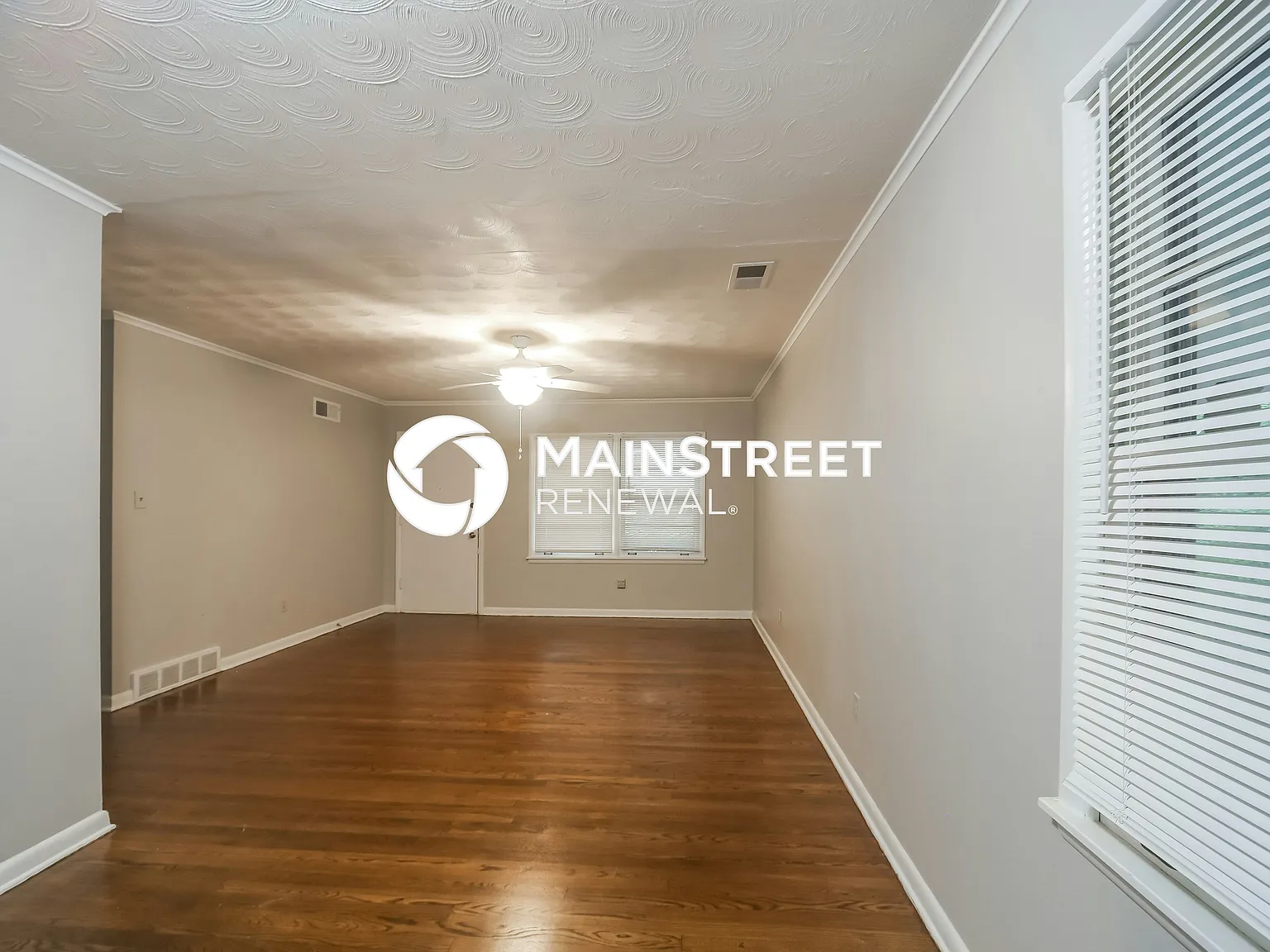 1731 Myrna Ln — Photo 3