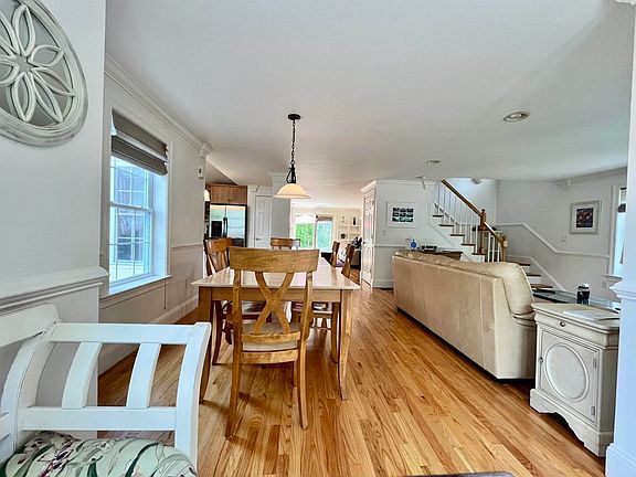 4th image of 18 Browns Ct