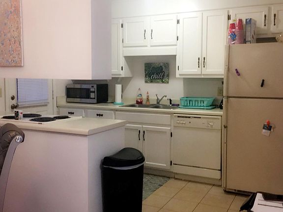 5th image of 1605 Hackberry Ln APT 5