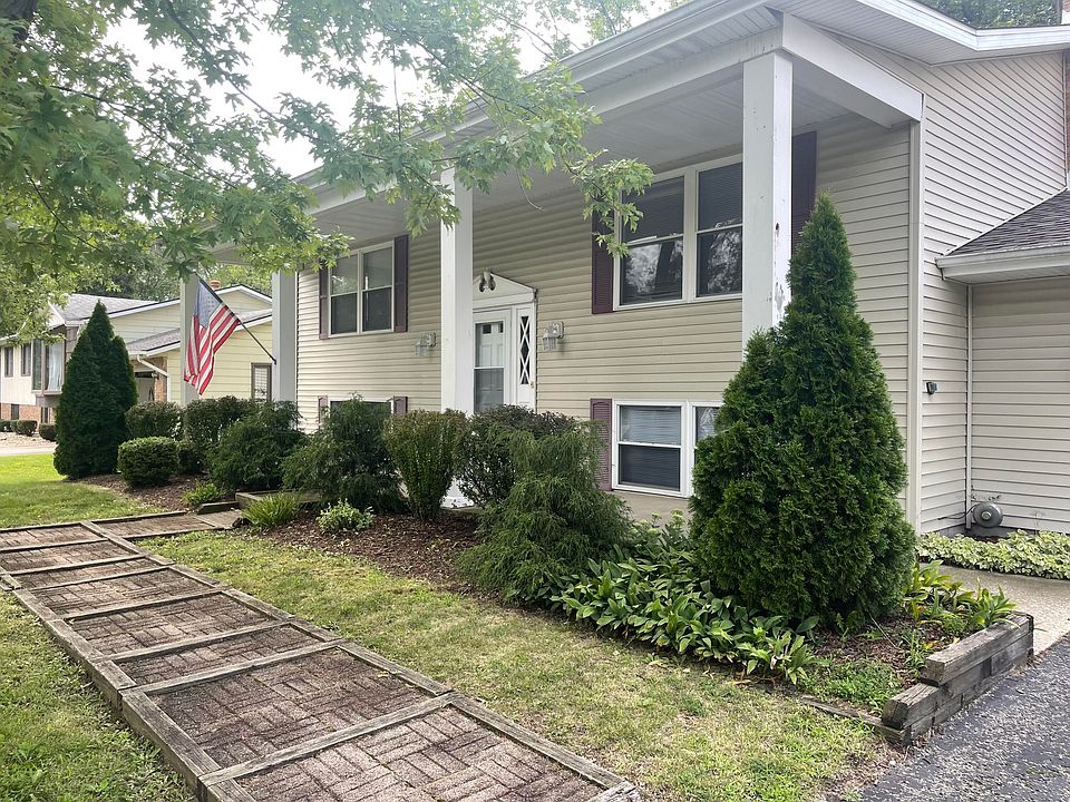 1st image of 302 Green Acres Dr