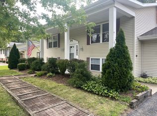 302 Green Acres Dr, Valparaiso, IN 46383
