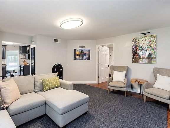 5th image of 7632 Reinhardt Dr