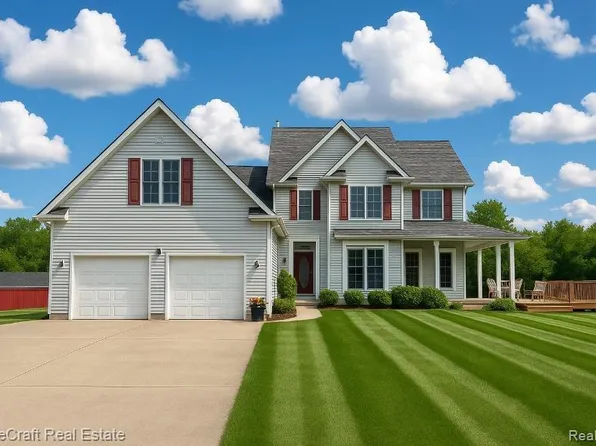 1565 Seven Mile Rd, Whitmore Lake, MI 48189