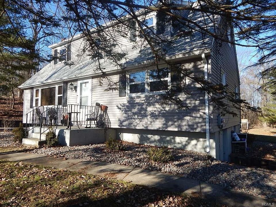 1st image of 12 Twin Oaks Dr