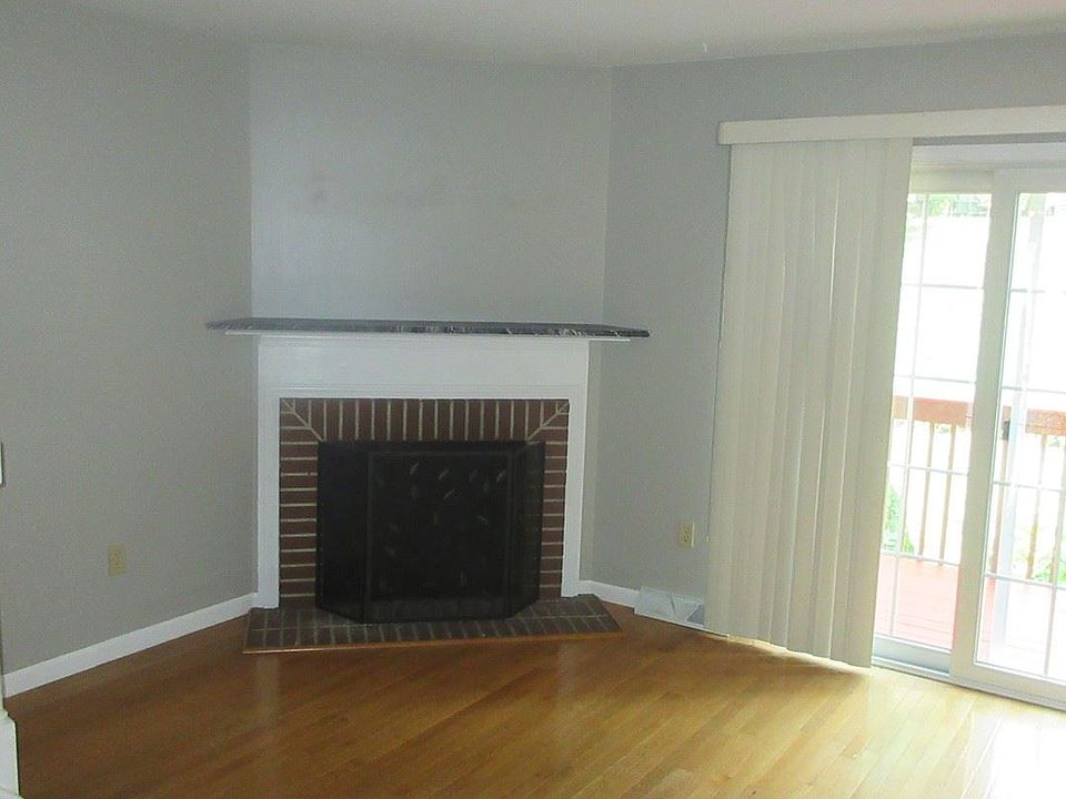 2nd image of 35 Orlando Dr APT 8C