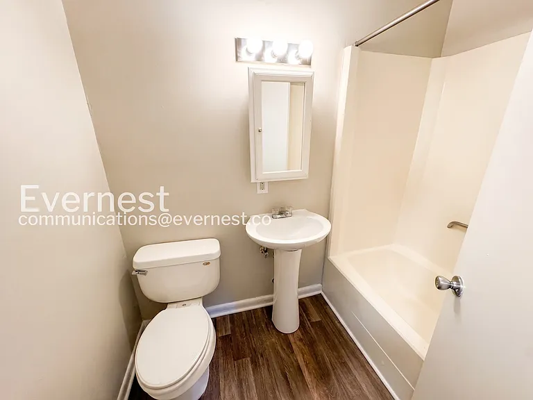 Oakwood Apartments — Photo 11