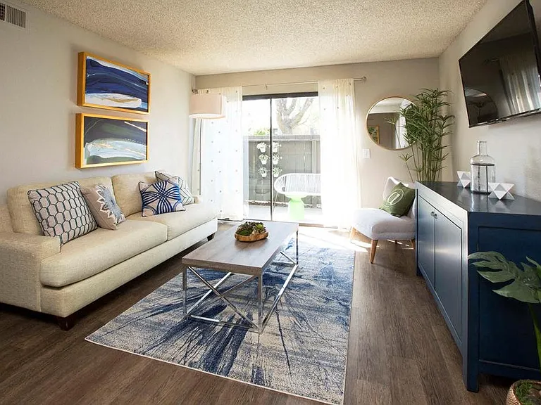 La Vista — Photo 2