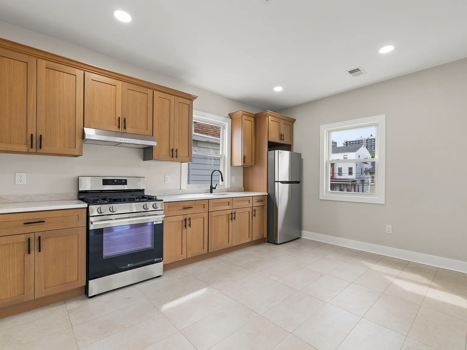 4 bed, $3,950 — Photo 3