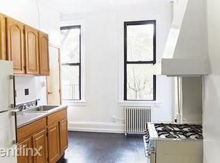 606 Manhattan Ave, Brooklyn, NY 11222