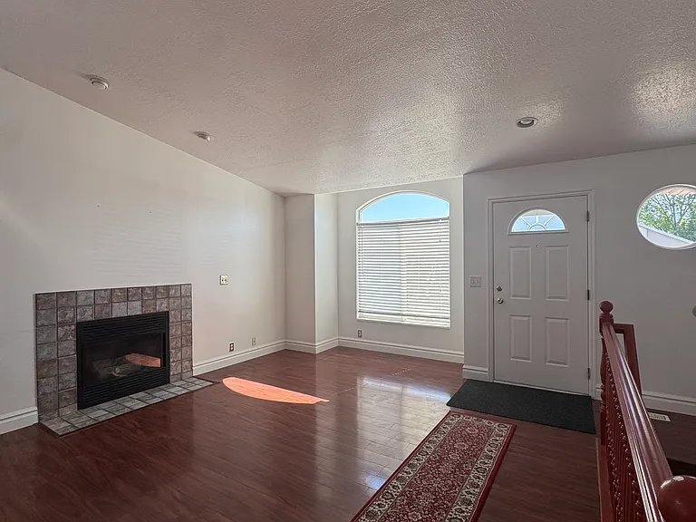 3720 S Hampshire Cir — Photo 4