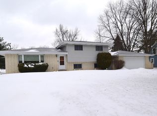 22W010 Busch Rd, Glen Ellyn, IL 60137