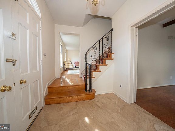 5th image of 256 Hathaway Ln