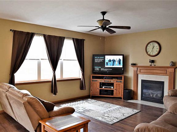 5th image of 15420 Plum Ln
