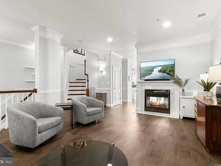 7207 Phelps Hill Ct — Photo 11