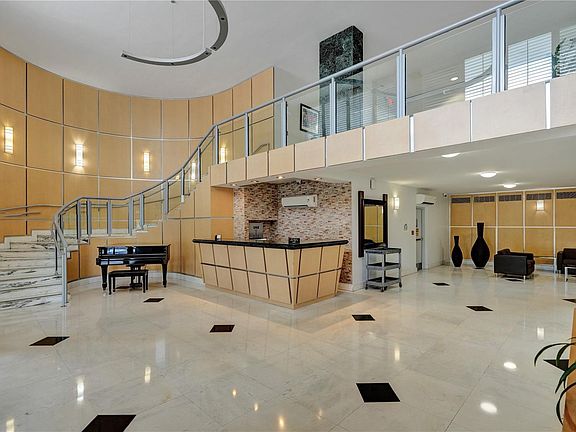 3rd image of 6770 Indian Creek Dr APT 6A