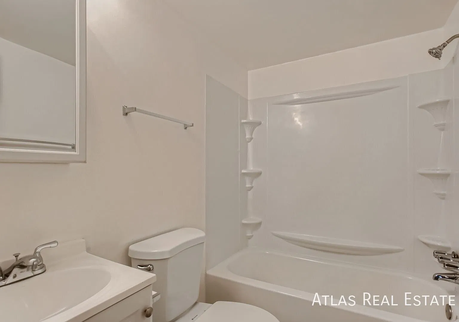 One Month Free Affordable 2 Bed/1 Bath Apartment Near S Federal Blvd With Prime Denver Location! — Photo 3