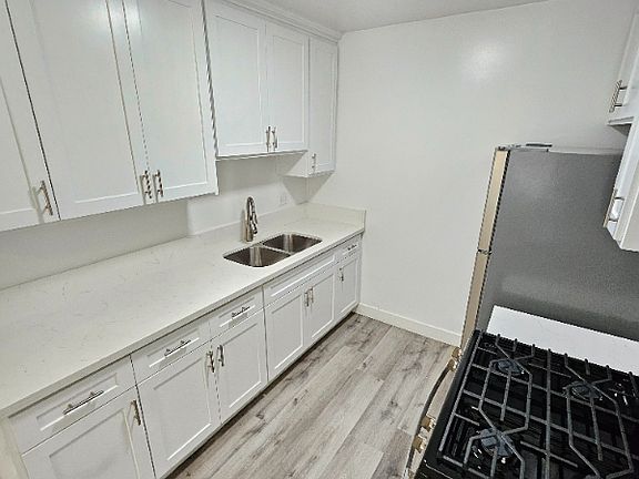 2nd image of 815 N Benton Way #1