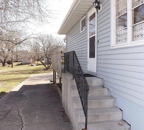 2nd image of 309 W Oak St
