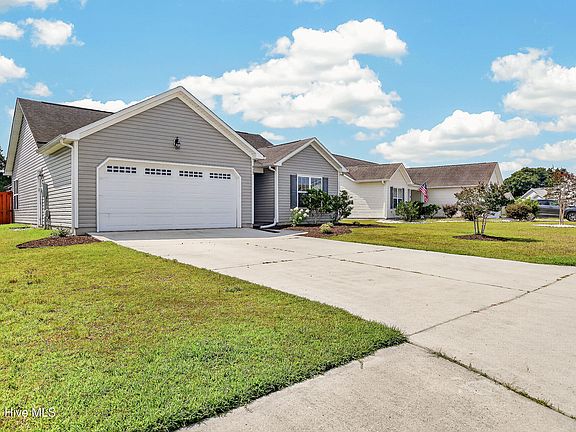 3rd image of 412 Amaryllis Lane