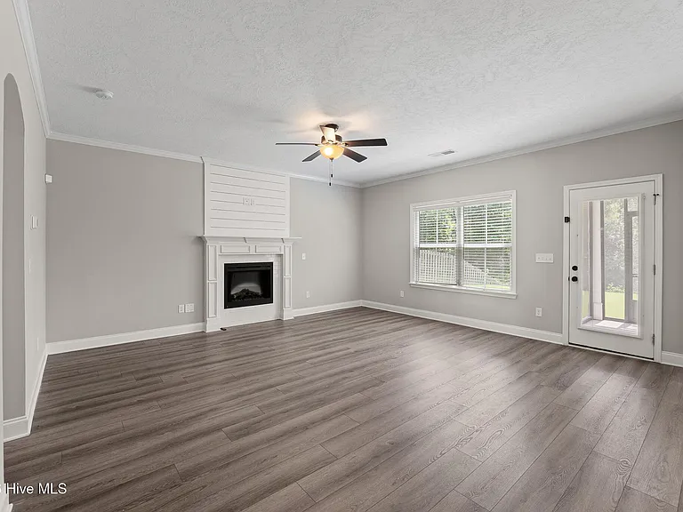 2097 Limerick Ct — Photo 3