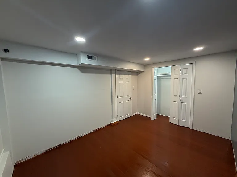 1645 W Beach Ave #G — Photo 3