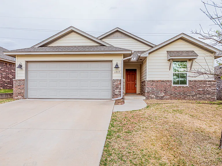 1213 S Landry Ln — Photo 2