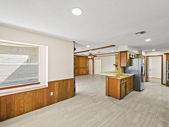 4th image of 1307 Southern Hills Rd