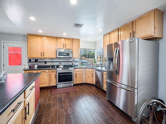 4th image of 5049 W Vogel Ave