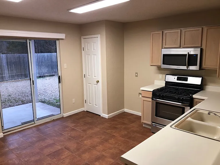 1707 Fairweather Way — Photo 8