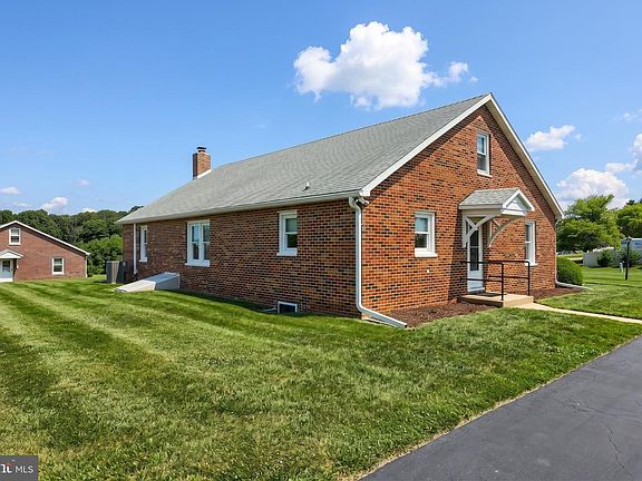 4th image of 2056 Bridgeview Rd