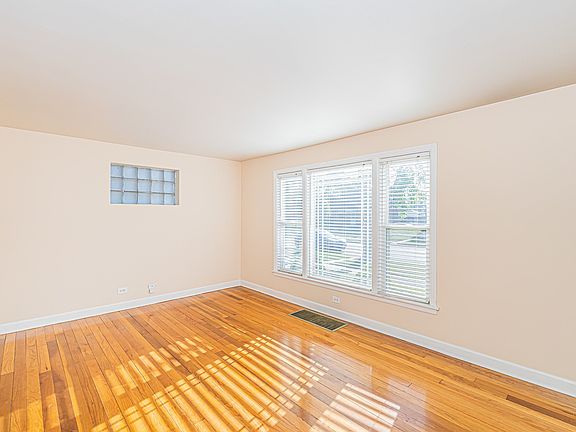 5th image of 755 Hull Ave