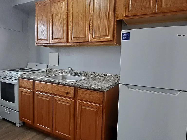 1680 Skyline Dr #6 — Photo 2