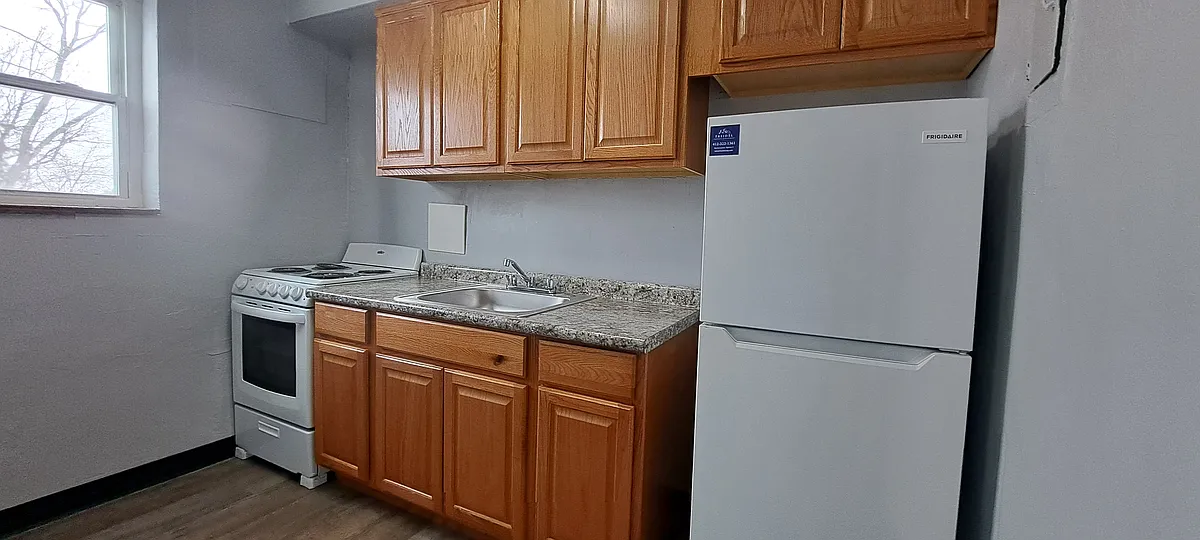 Building Photo - 1680 Skyline Dr #6