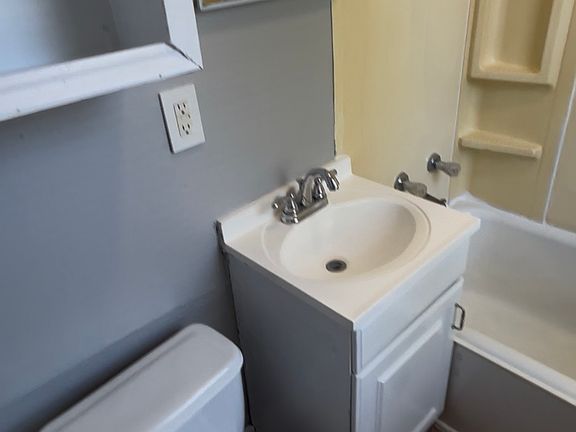 5th image of 214 N 12th St APT 4