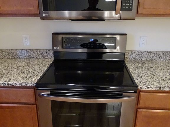 LG range and Microwave