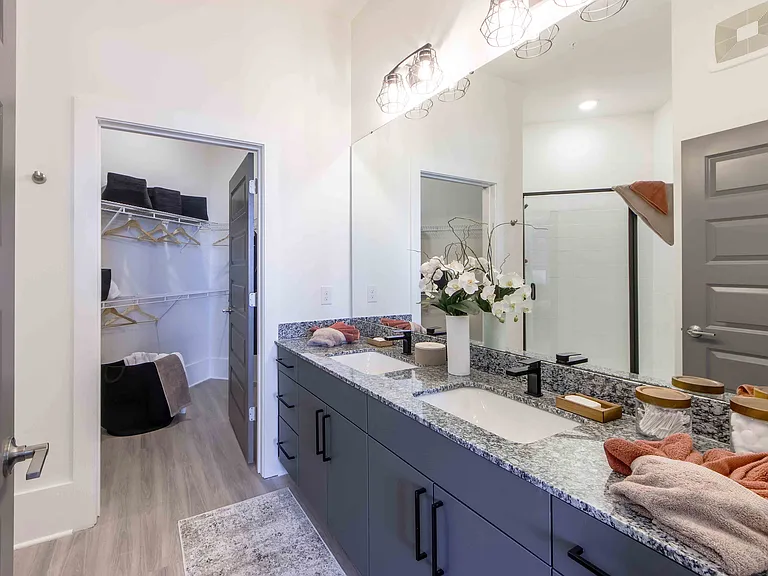 The Oliver Luxury Apartments — Photo 22