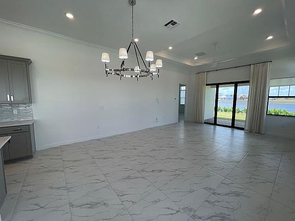 5th image of 529 SE Fascino Cir