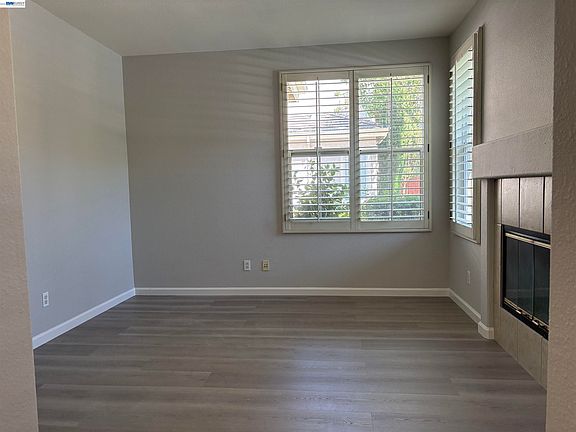 5th image of 439 Kent Dr