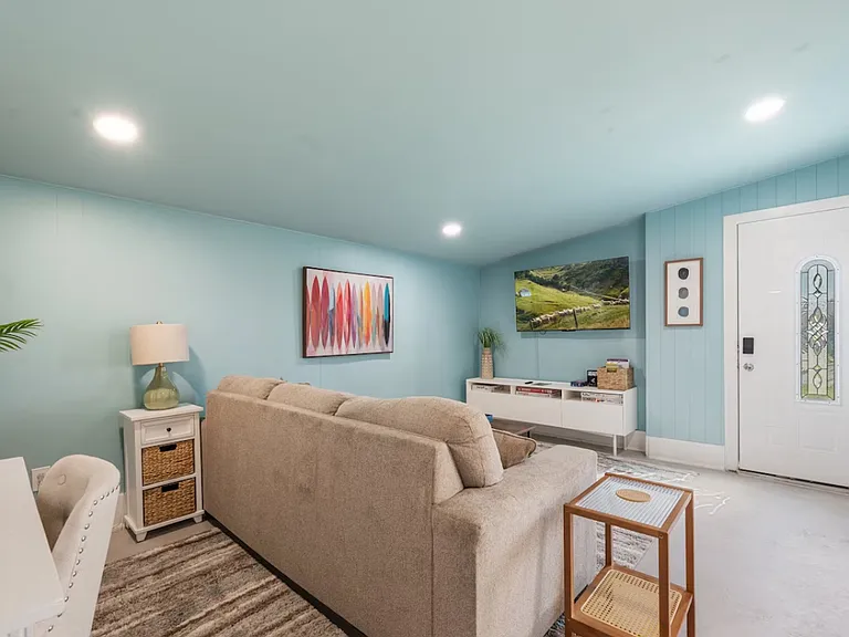 320 Belair Ave — Photo 7