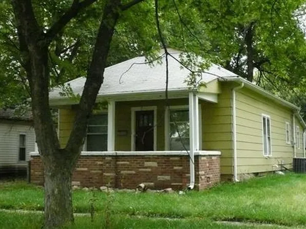 115 N 8th St, Wymore, NE 68466