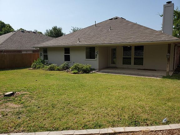 2nd image of 790 Oak Hollow Ln