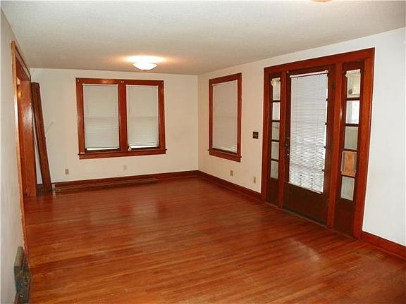 4th image of 10803 Felton St