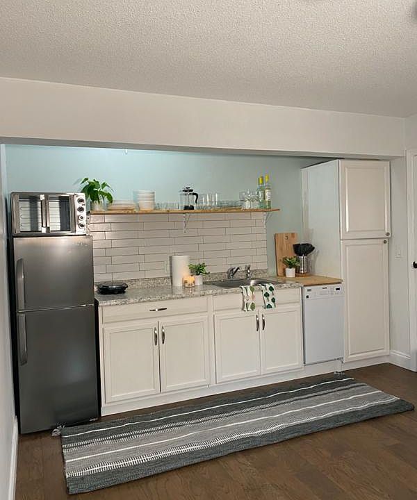 1st image of 1125 Pinetree Dr APT 2