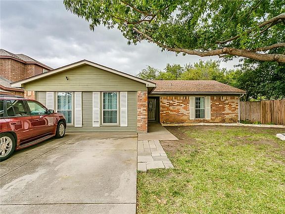 3rd image of 1104 Park Center Ct
