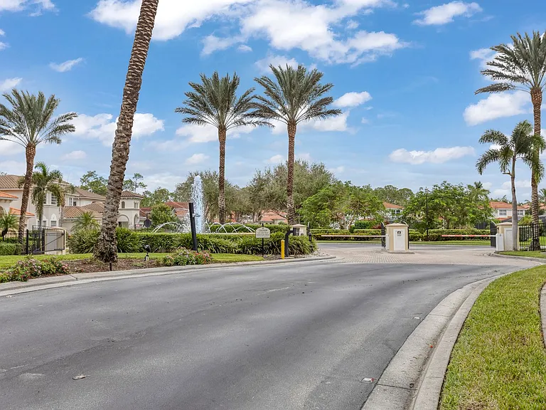 12866 Carrington Cir #202 — Photo 30