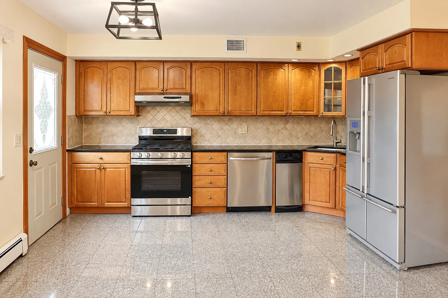 3 bed, 1500 sqft, $3,500 — Photo 3