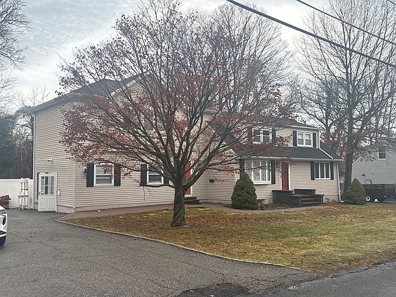 4th image of 5 Villa Dr #2