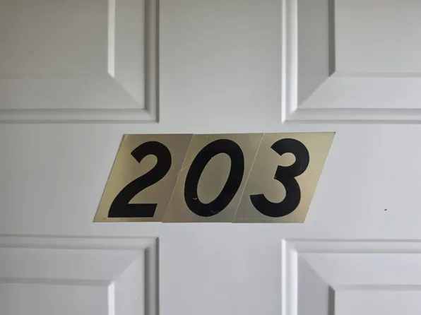 330 Stephenson Ave #203, Escanaba, MI 49829