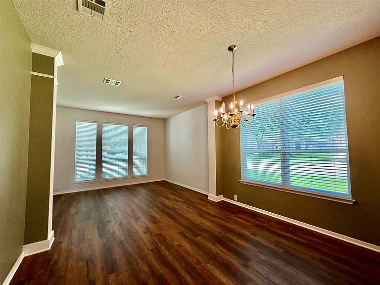 7426 Maple Run Dr — Photo 4