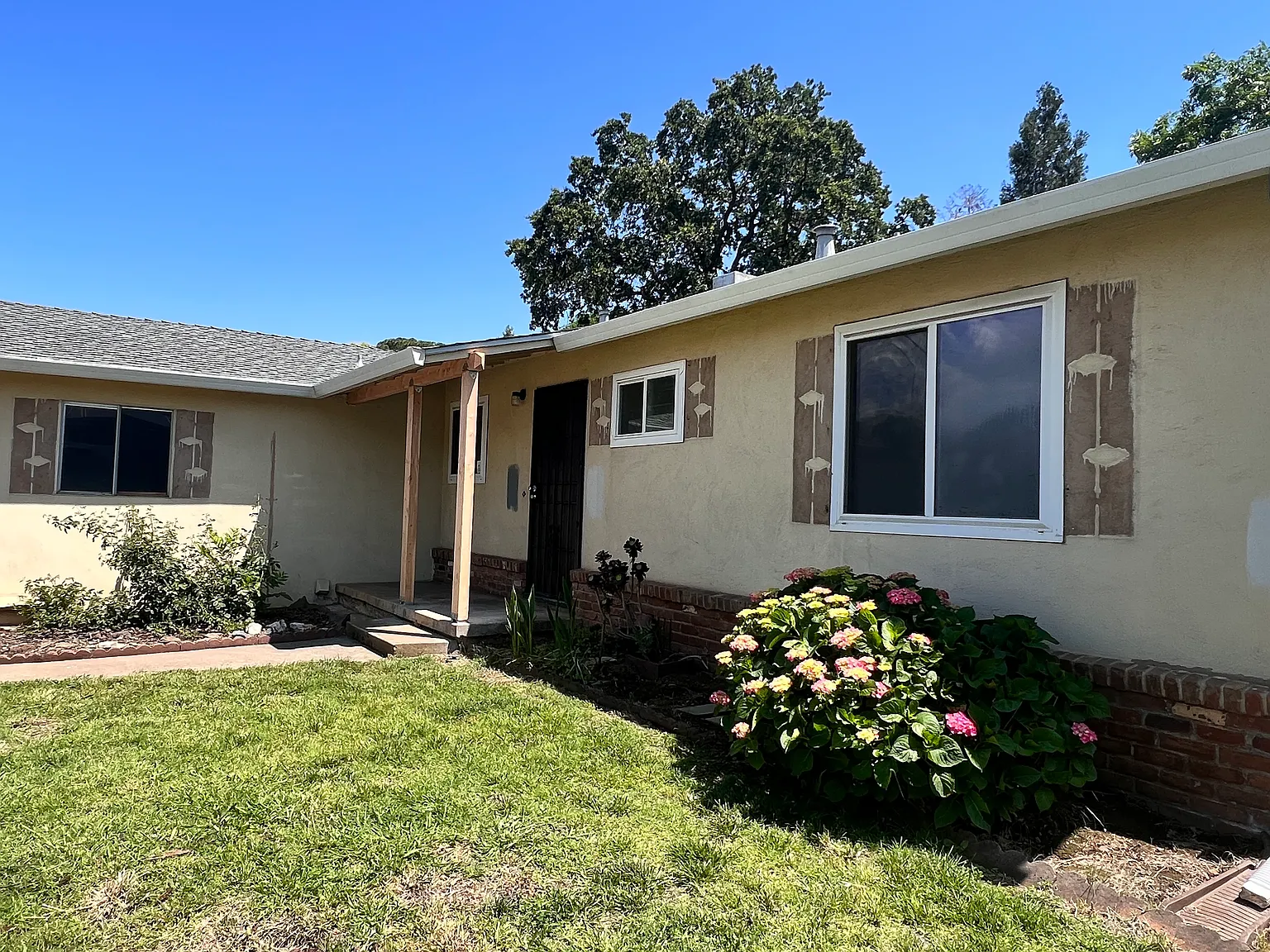 3 bed, 1.5 bath, 1104 sqft, $2,000 — Photo 2